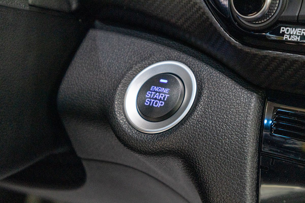 Hướng dẫn sử dụng các nút trên ô tô cơ bản cho lái mới